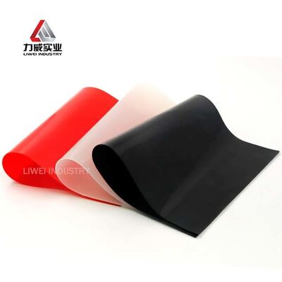 Bonne résistance à tous les types d'huiles, chaîne de production de feuilles de caoutchouc butyle pour automobile, tailles 1-50 mm x 0,6-2 m x 1-20 m, sortie